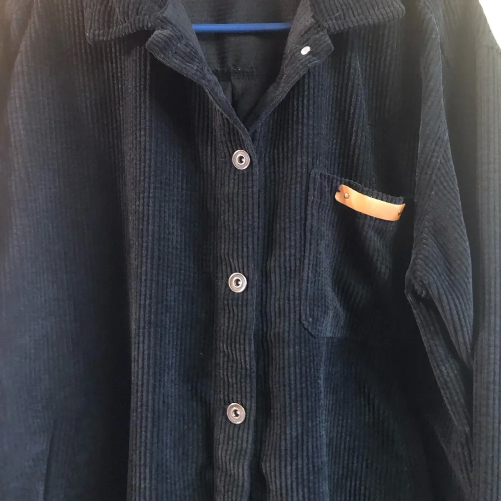 LA MIEL Women’s Oversized Black Corduroy Shacket, Size L - Picture 2 of 9